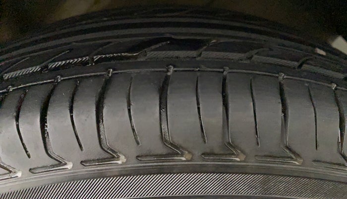 2015 Maruti Swift Dzire VXI, Petrol, Manual, 1,10,540 km, Left Rear Tyre Tread