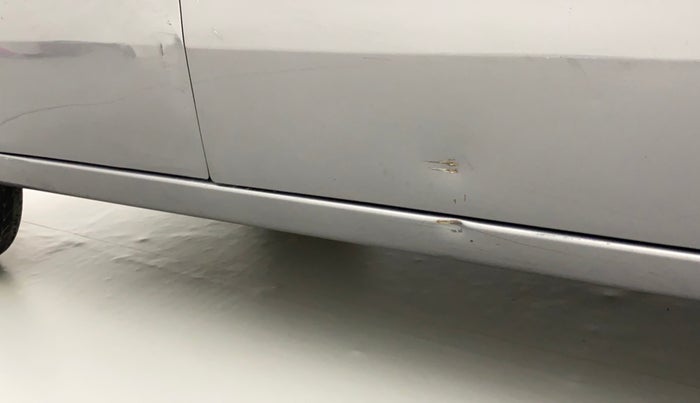 2011 Maruti Wagon R 1.0 LXI, Petrol, Manual, 60,784 km, Right running board - Minor scratches