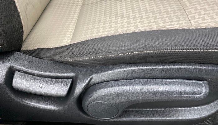 2019 Hyundai Elite i20 1.2  ASTA (O) CVT, Petrol, Automatic, 10,752 km, Driver Side Adjustment Panel
