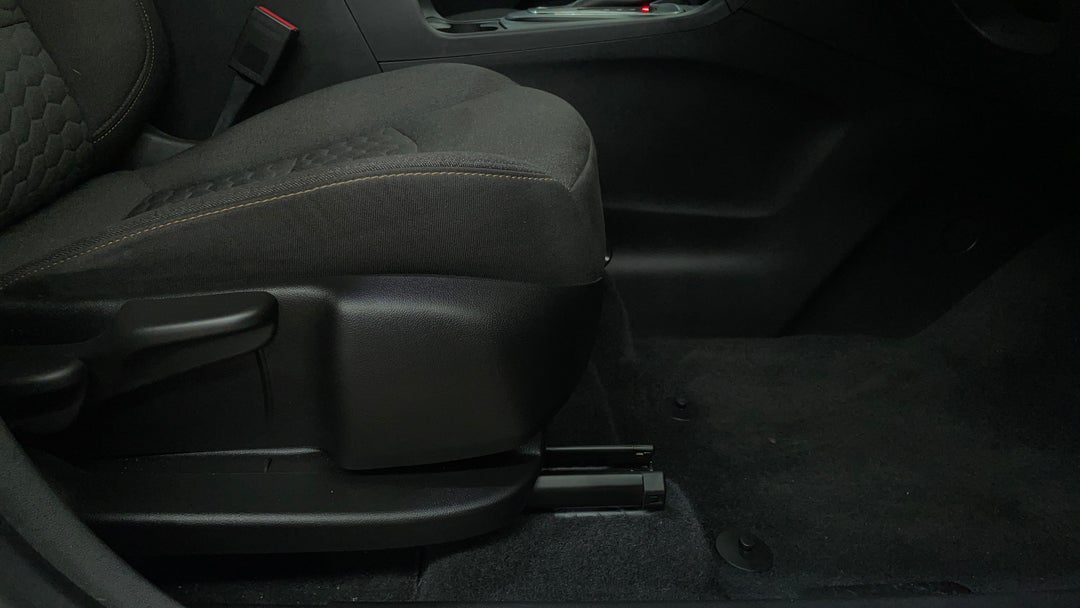 2019 Holden Equinox Lt Black Edition (fwd), Automatic, 52632 km, Drivers Side Adjustment Panel