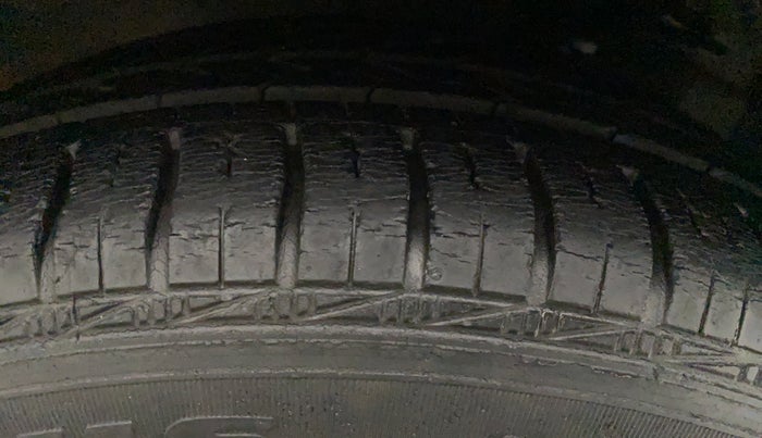2014 Hyundai Eon SPORTZ, Petrol, Manual, 28,259 km, Right Rear Tyre Tread