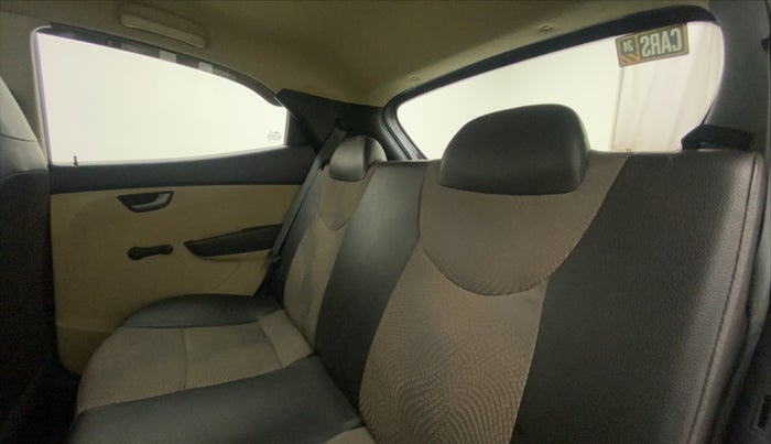 2014 Hyundai Eon SPORTZ, Petrol, Manual, 28,259 km, Right Side Rear Door Cabin