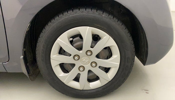 2014 Hyundai Eon SPORTZ, Petrol, Manual, 28,259 km, Right Front Wheel