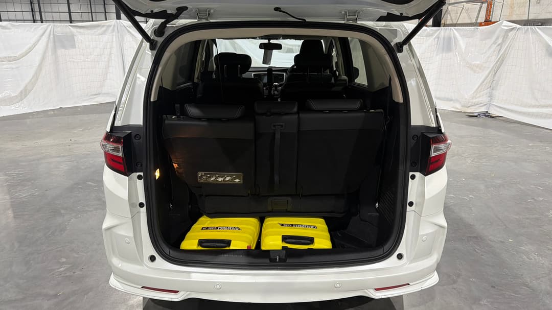 2016 Honda Odyssey Vti-l, Automatic, 62993 km, Boot Inside View with Luggage