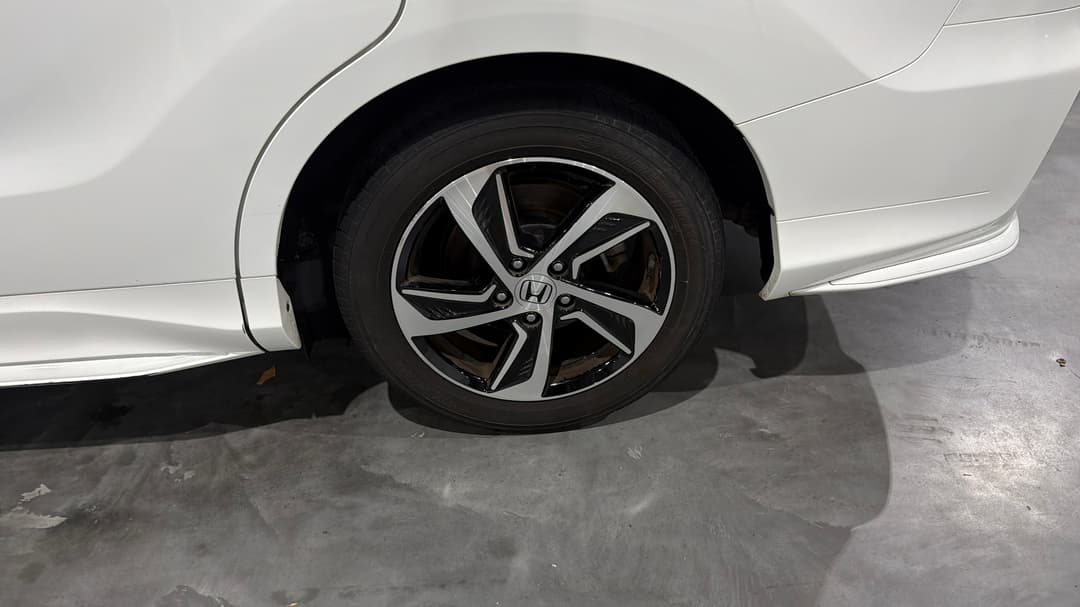 2016 Honda Odyssey Vti-l, Automatic, 62993 km, Left Rear Wheel