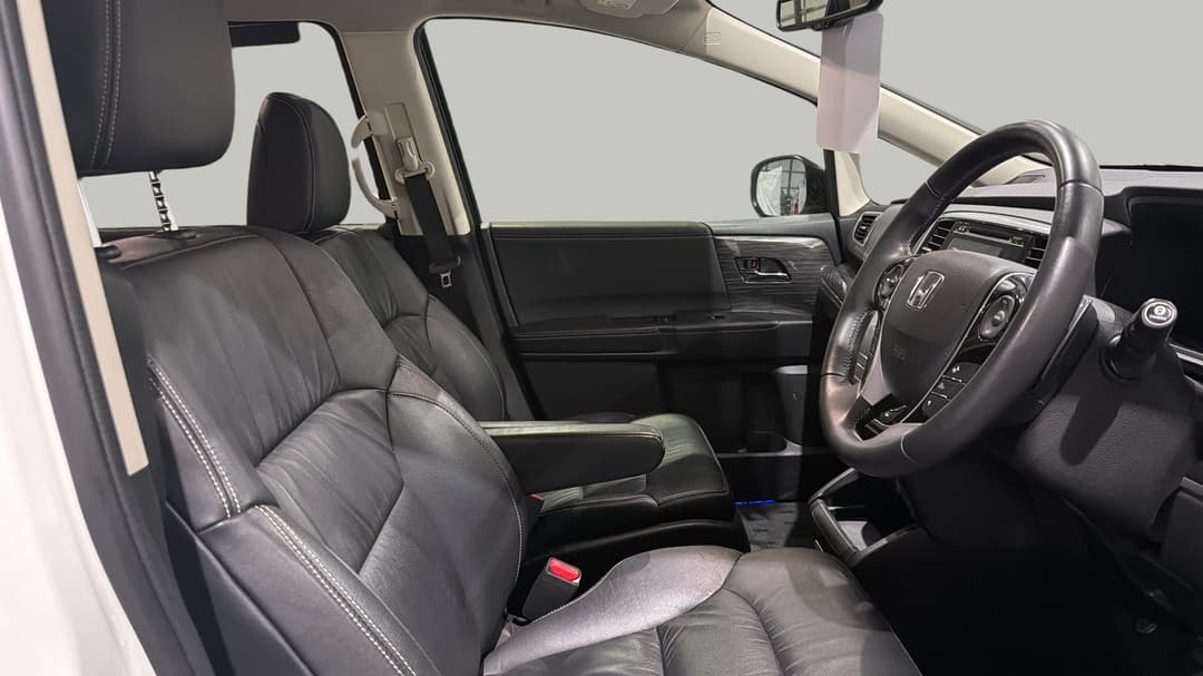 2016 Honda Odyssey Vti-l, Automatic, 62993 km, Right Side Front Door Cabin View