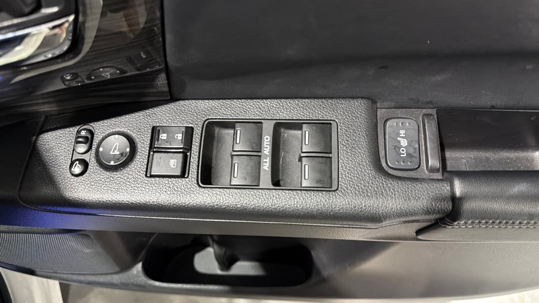 2016 Honda Odyssey Vti-l, Automatic, 62993 km, Drivers Side Door Panel Controls