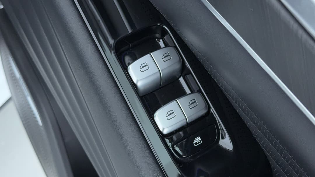 2025 Chery Tiggo 9 Csh Ultimate AWD, Automatic, 7879 km, Drivers Side Door Panel Controls