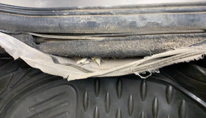 2016 Renault Kwid RXT, Petrol, Manual, 98,429 km, Flooring - Carpet is minor damage