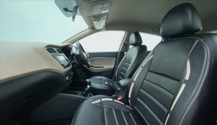 2017 Hyundai Elite i20 ASTA 1.2 (O), Petrol, Manual, 17,523 km, Right Side Front Door Cabin