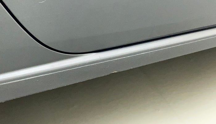 2018 Volkswagen Vento HIGHLINE DIESEL 1.5, Diesel, Manual, 1,06,080 km, Right running board - Minor scratches