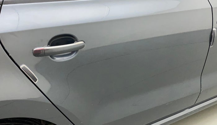 2018 Volkswagen Vento HIGHLINE DIESEL 1.5, Diesel, Manual, 1,06,080 km, Right rear door - Minor scratches