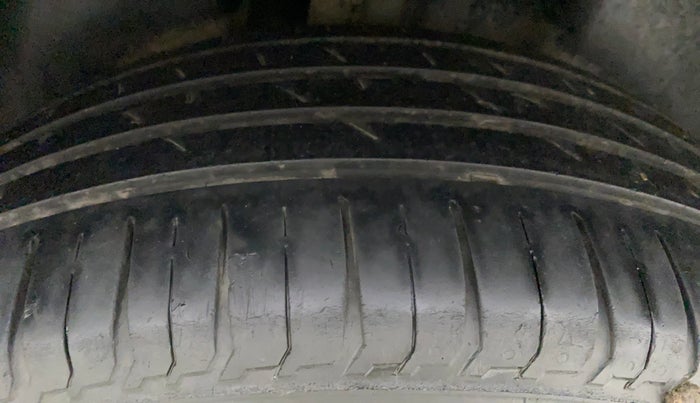 2018 Volkswagen Vento HIGHLINE DIESEL 1.5, Diesel, Manual, 1,06,080 km, Right Rear Tyre Tread