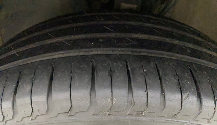 2018 Volkswagen Vento HIGHLINE DIESEL 1.5, Diesel, Manual, 1,06,080 km, Left Front Tyre Tread