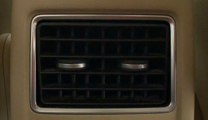 2018 Volkswagen Vento HIGHLINE DIESEL 1.5, Diesel, Manual, 1,06,080 km, Rear AC Vents