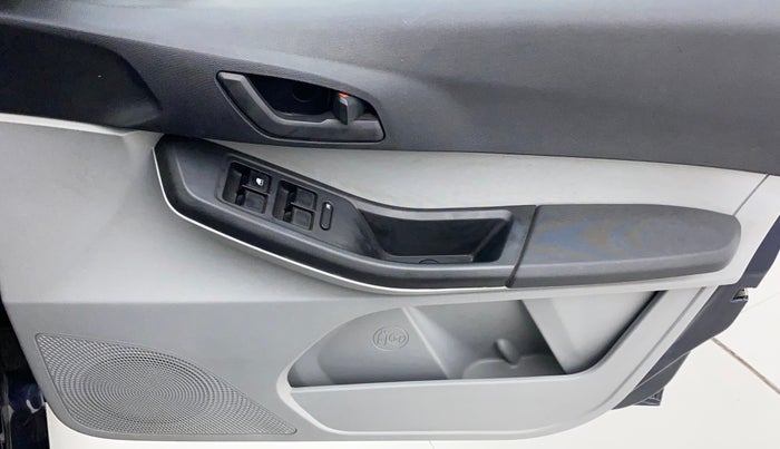 2022 Tata Tiago XT PETROL, Petrol, Manual, 28,982 km, Driver Side Door Panels Control