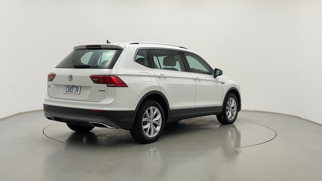 Right Back Diagonal (45- Degree) View