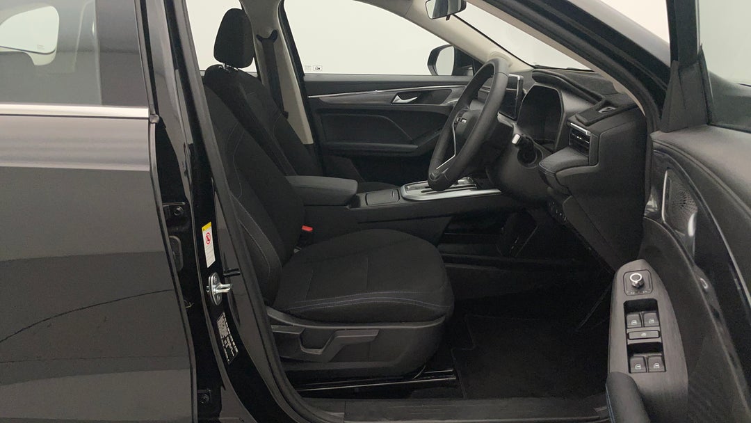 2024 GWM Haval Jolion Pro Hybrid, Automatic, 13597 km, Right Side Front Door Cabin View