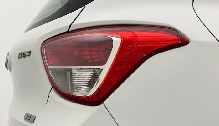 2015 Hyundai Grand i10 MAGNA 1.2 KAPPA VTVT, CNG, Manual, 1,03,121 km, Right tail light - Minor scratches