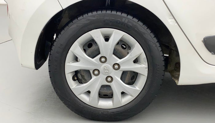 2015 Hyundai Grand i10 MAGNA 1.2 KAPPA VTVT, CNG, Manual, 1,03,121 km, Right Rear Wheel