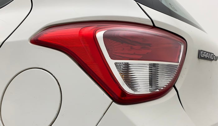 2015 Hyundai Grand i10 MAGNA 1.2 KAPPA VTVT, CNG, Manual, 1,03,121 km, Left tail light - Minor damage