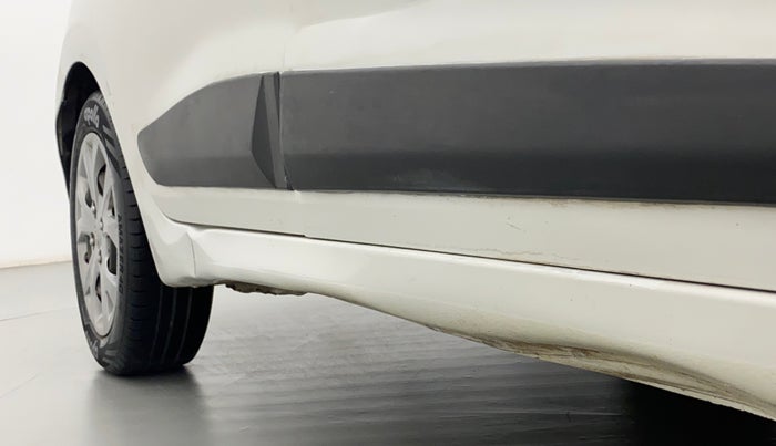 2015 Hyundai Grand i10 MAGNA 1.2 KAPPA VTVT, CNG, Manual, 1,03,121 km, Right running board - Slightly dented