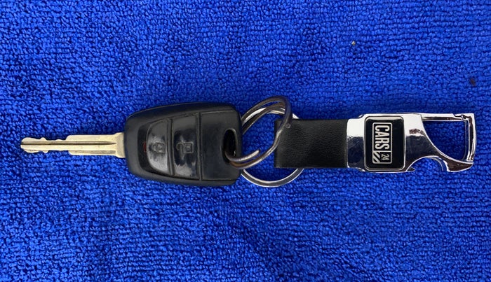 2015 Hyundai Grand i10 MAGNA 1.2 KAPPA VTVT, CNG, Manual, 1,03,121 km, Key Close Up