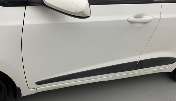 2015 Hyundai Grand i10 MAGNA 1.2 KAPPA VTVT, CNG, Manual, 1,03,121 km, Front passenger door - Slightly dented