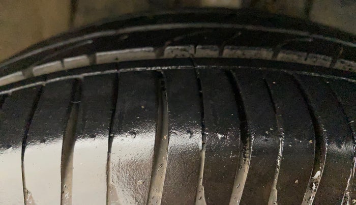 2012 Honda Brio S MT, Petrol, Manual, 92,365 km, Right Front Tyre Tread