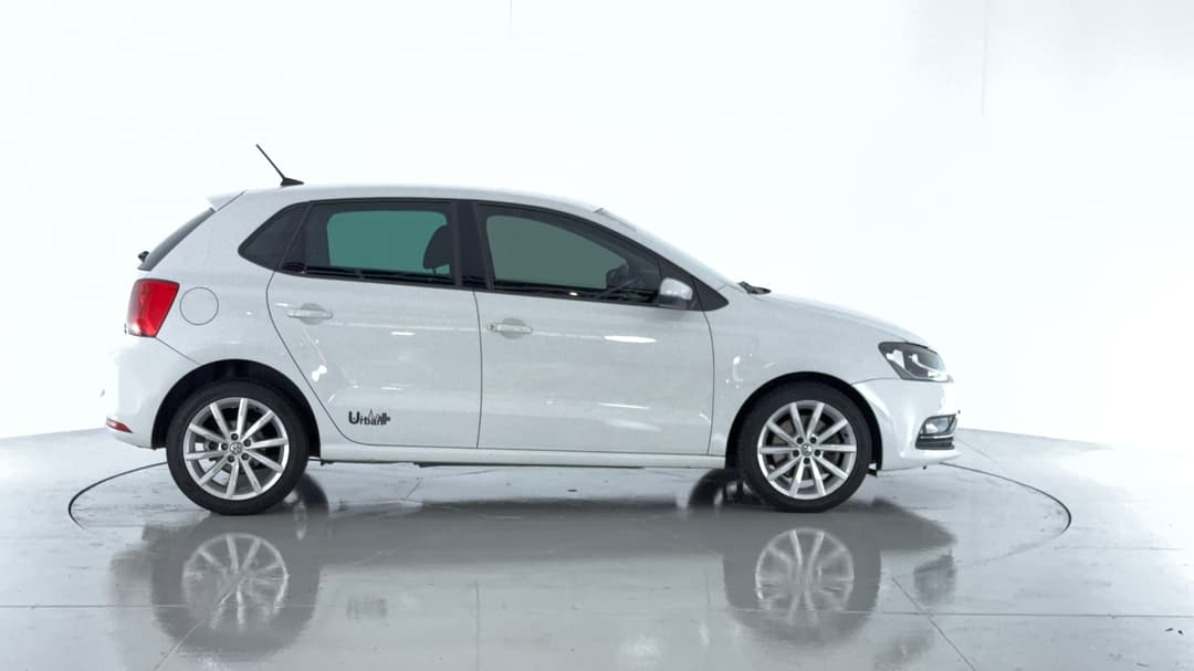 2017 Volkswagen Polo Urban + (81tsi), Automatic, 100640 km, Right Side View