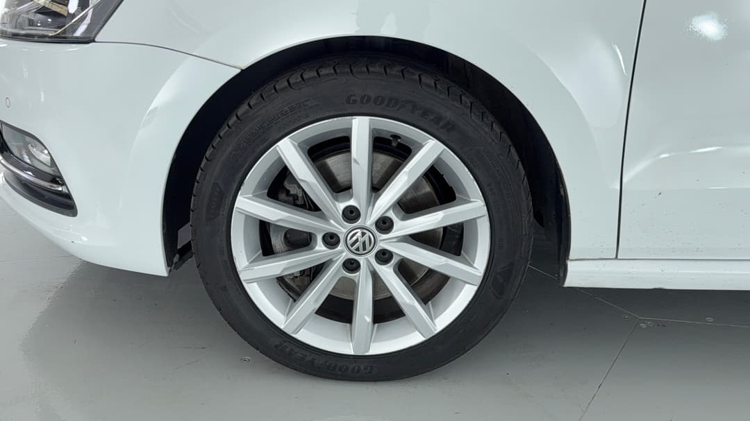 2017 Volkswagen Polo Urban + (81tsi), Automatic, 100640 km, Left Front Wheel