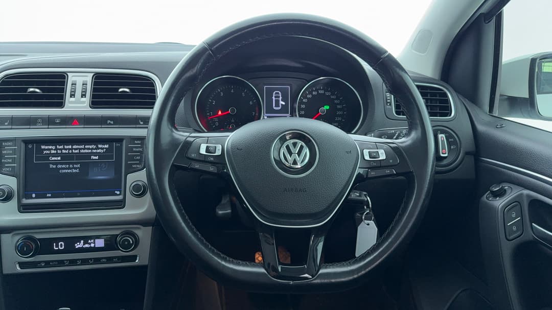 2017 Volkswagen Polo Urban + (81tsi), Automatic, 100640 km, Steering Wheel Close-up