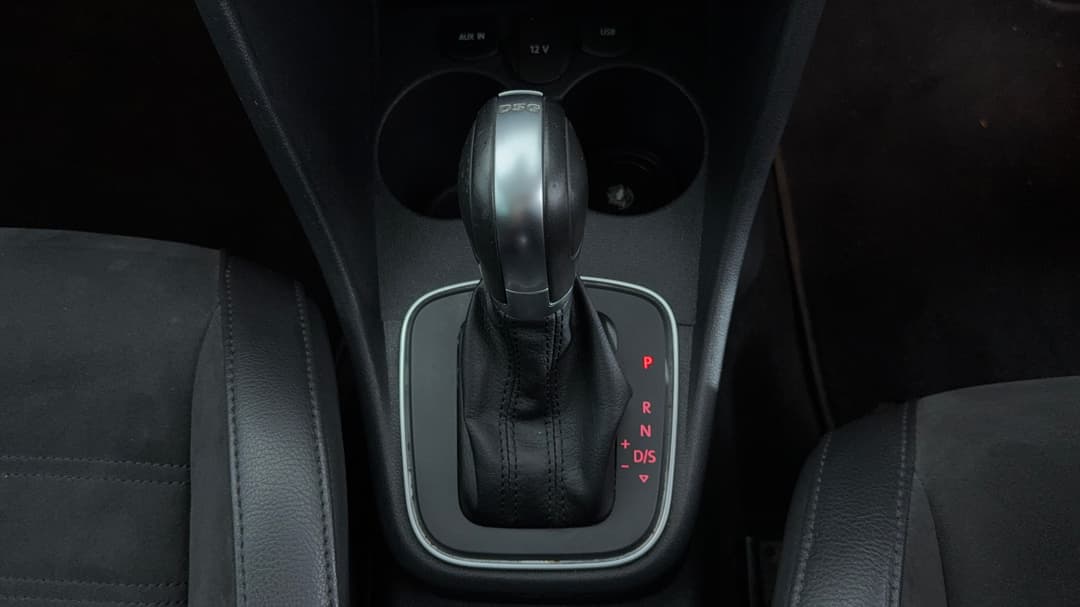 2017 Volkswagen Polo Urban + (81tsi), Automatic, 100640 km, Gear Lever 