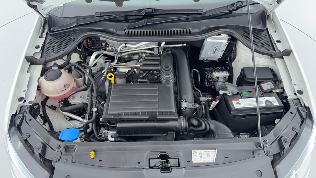 2017 Volkswagen Polo Urban + (81tsi), Automatic, 100640 km, Open Bonnet (Engine)