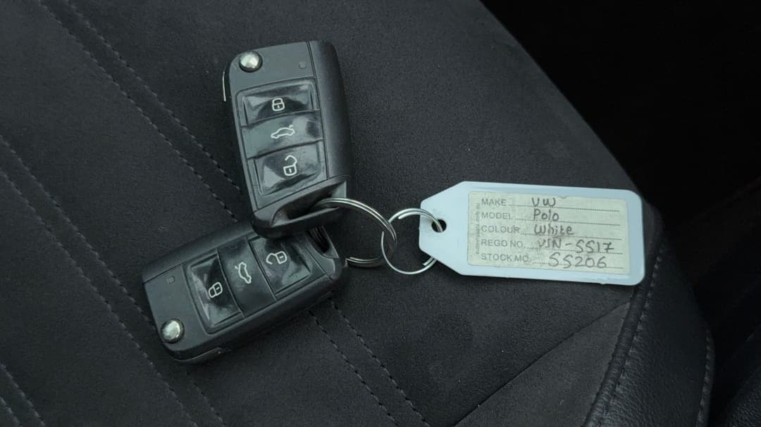 2017 Volkswagen Polo Urban + (81tsi), Automatic, 100640 km, Key Close-up