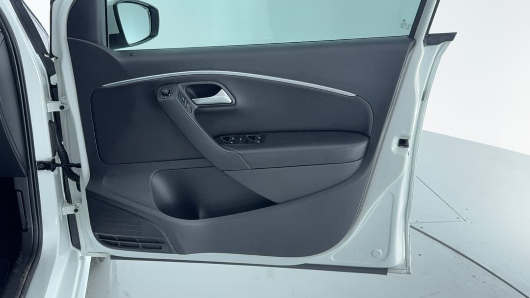 2017 Volkswagen Polo Urban + (81tsi), Automatic, 100640 km, Speaker View