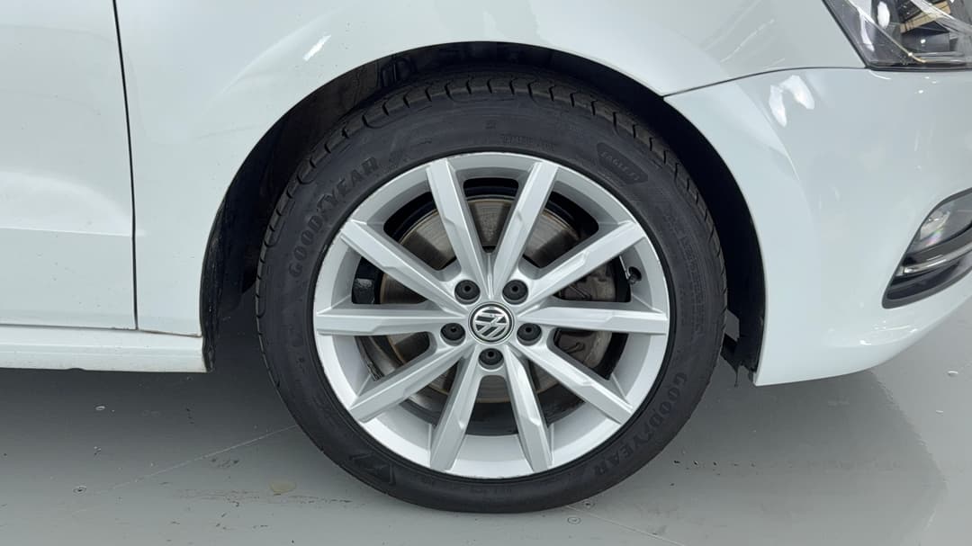 2017 Volkswagen Polo Urban + (81tsi), Automatic, 100640 km, Right Front Wheel