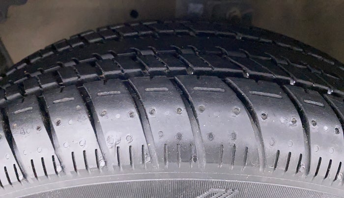 2015 Maruti Celerio VXI d, Petrol, Manual, 40,682 km, Left Front Tyre Tread