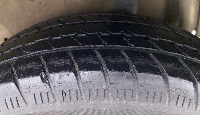 2015 Maruti Celerio VXI d, Petrol, Manual, 40,682 km, Left Rear Tyre Tread