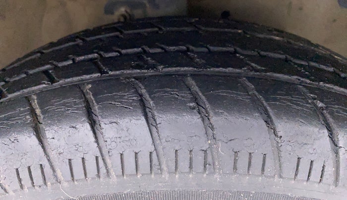 2015 Maruti Celerio VXI d, Petrol, Manual, 40,682 km, Right Front Tyre Tread