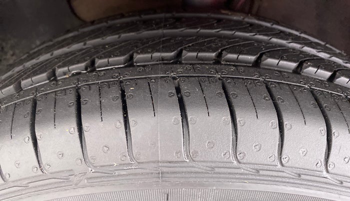 2015 Hyundai Elite i20 SPORTZ 1.2, Petrol, Manual, 57,921 km, Left Front Tyre Tread