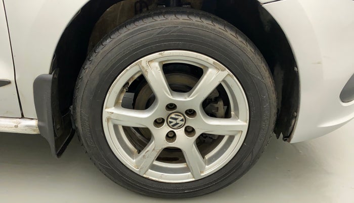 2013 Volkswagen Vento HIGHLINE 1.6 MPI, Petrol, Manual, 76,081 km, Right Front Wheel