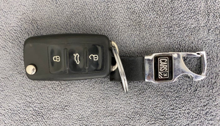 2013 Volkswagen Vento HIGHLINE 1.6 MPI, Petrol, Manual, 76,081 km, Key Close Up