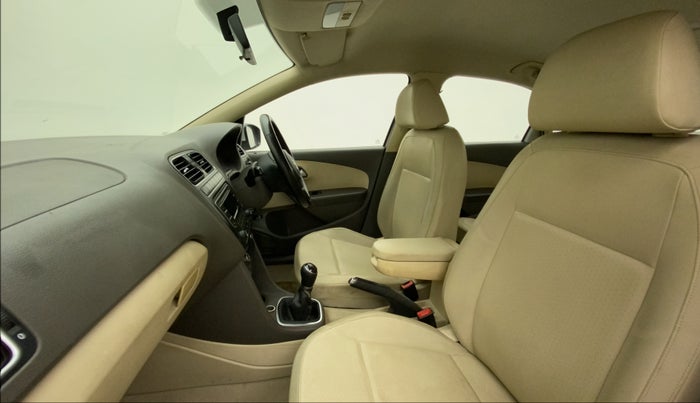 2013 Volkswagen Vento HIGHLINE 1.6 MPI, Petrol, Manual, 76,081 km, Right Side Front Door Cabin