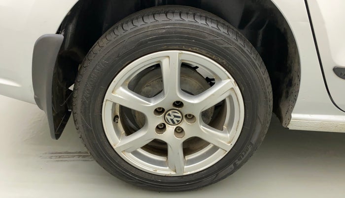 2013 Volkswagen Vento HIGHLINE 1.6 MPI, Petrol, Manual, 76,081 km, Right Rear Wheel