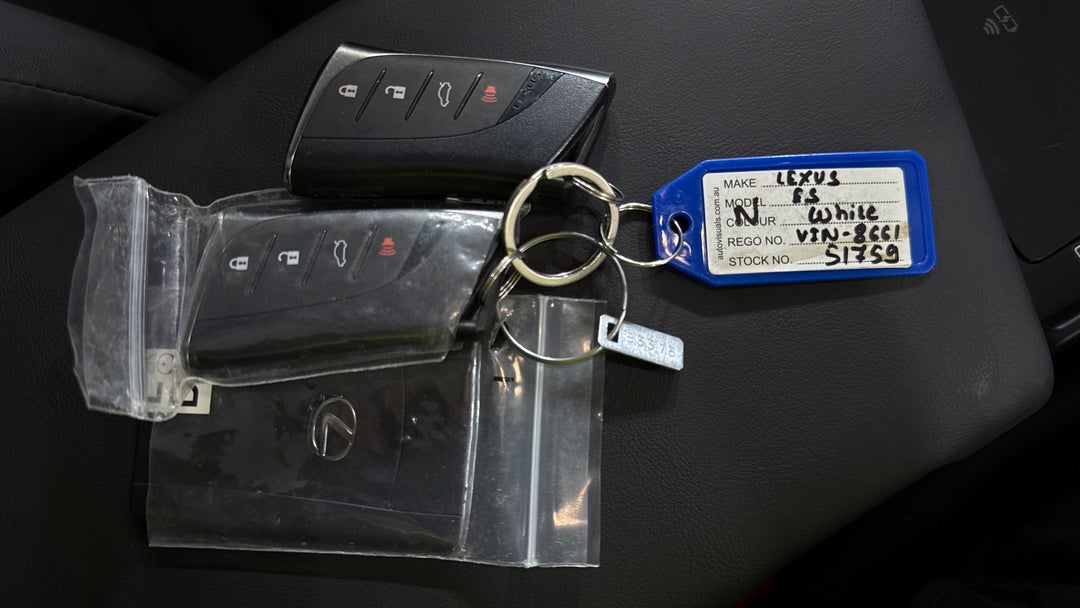 2023 Lexus Es300h Luxury (hybrid), Automatic, 15077 km, Key Close-up
