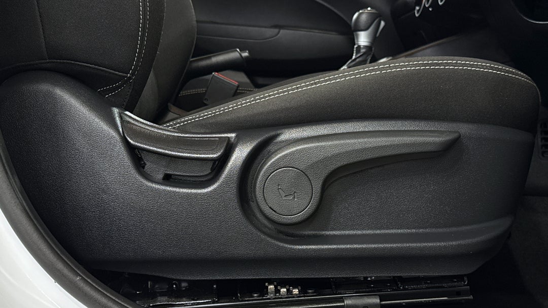 2025 Hyundai Venue Active, Automatic, 24265 km, Drivers Side Adjustment Panel