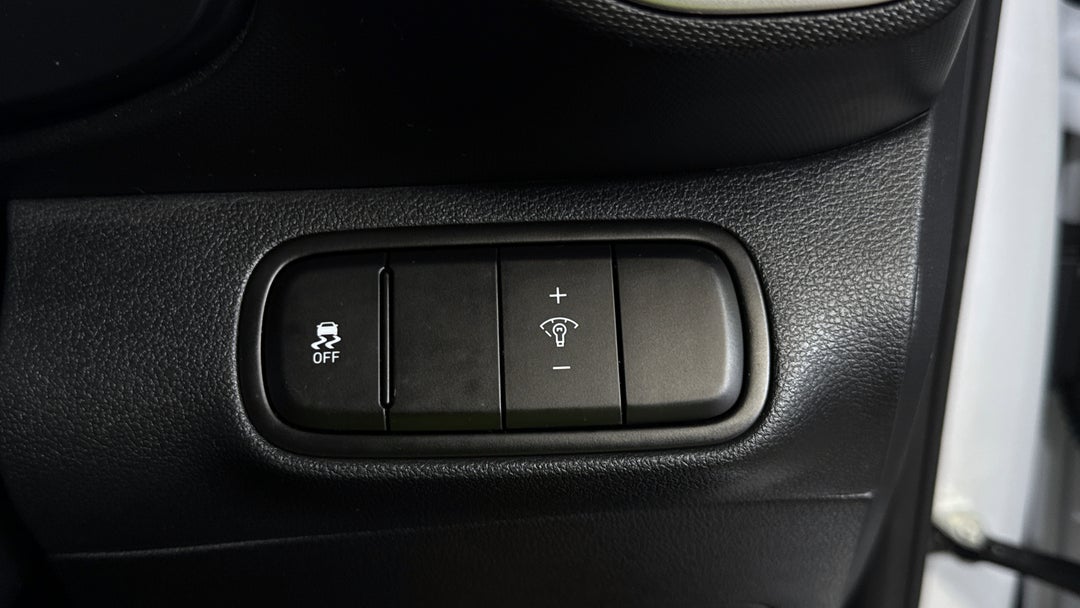 2025 Hyundai Venue Active, Automatic, 24265 km, Utility Switches/Buttons