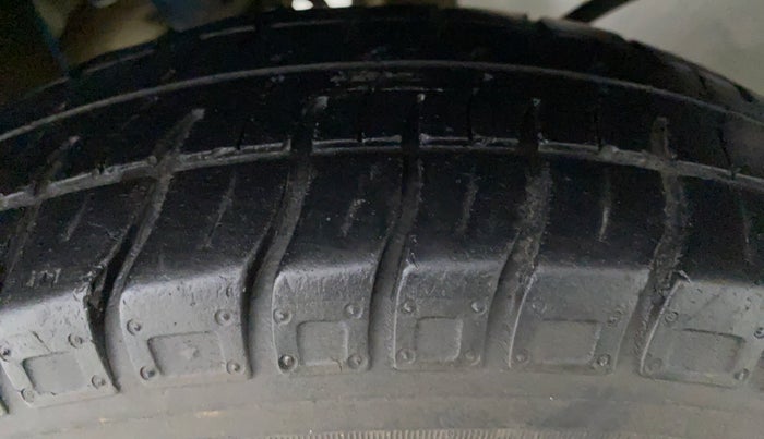 2016 Maruti Alto 800 VXI, Petrol, Manual, 62,080 km, Left Front Tyre Tread
