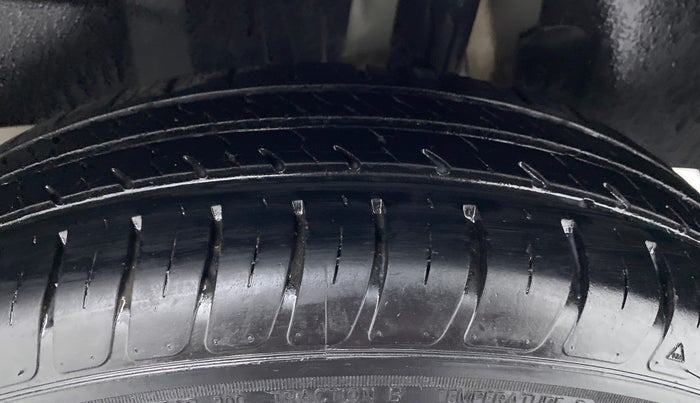2018 Maruti Swift LXI D, Petrol, Manual, 22,995 km, Left Rear Tyre Tread